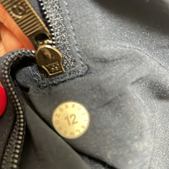 LULULEMON ON THE MOVE PANT WOMENS 12 Navy Blue Excellent Condition! - Picture 7 of 9